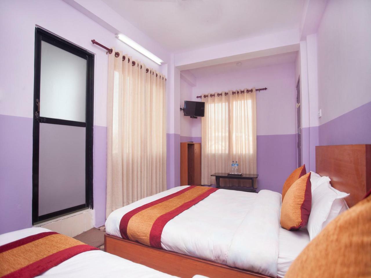 Oyo 341 Hotel Kusum Kohinoore Tokha ภายนอก รูปภาพ