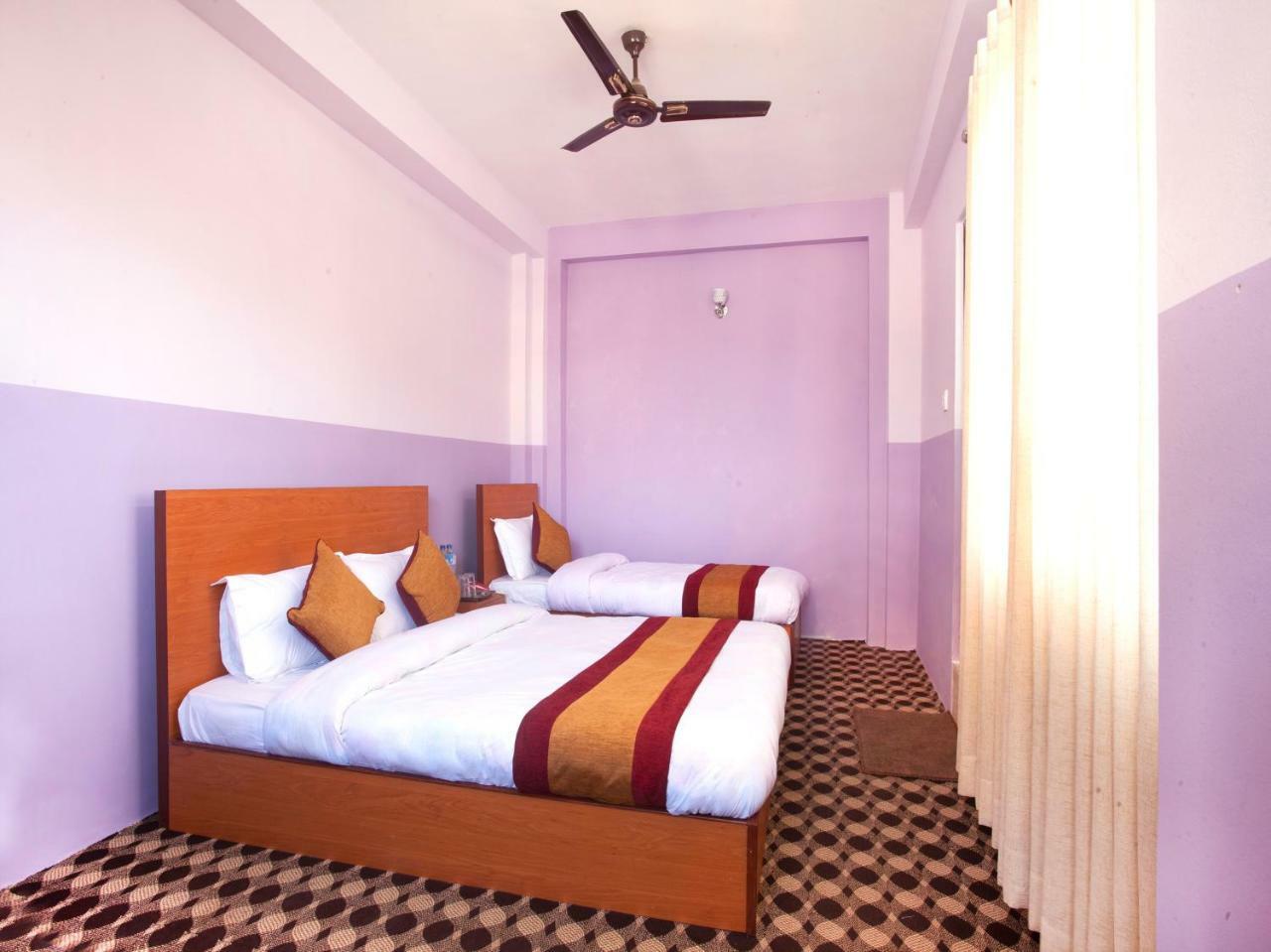 Oyo 341 Hotel Kusum Kohinoore Tokha ภายนอก รูปภาพ