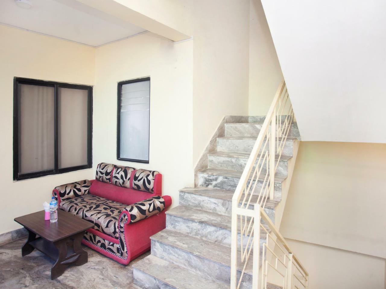 Oyo 341 Hotel Kusum Kohinoore Tokha ภายนอก รูปภาพ