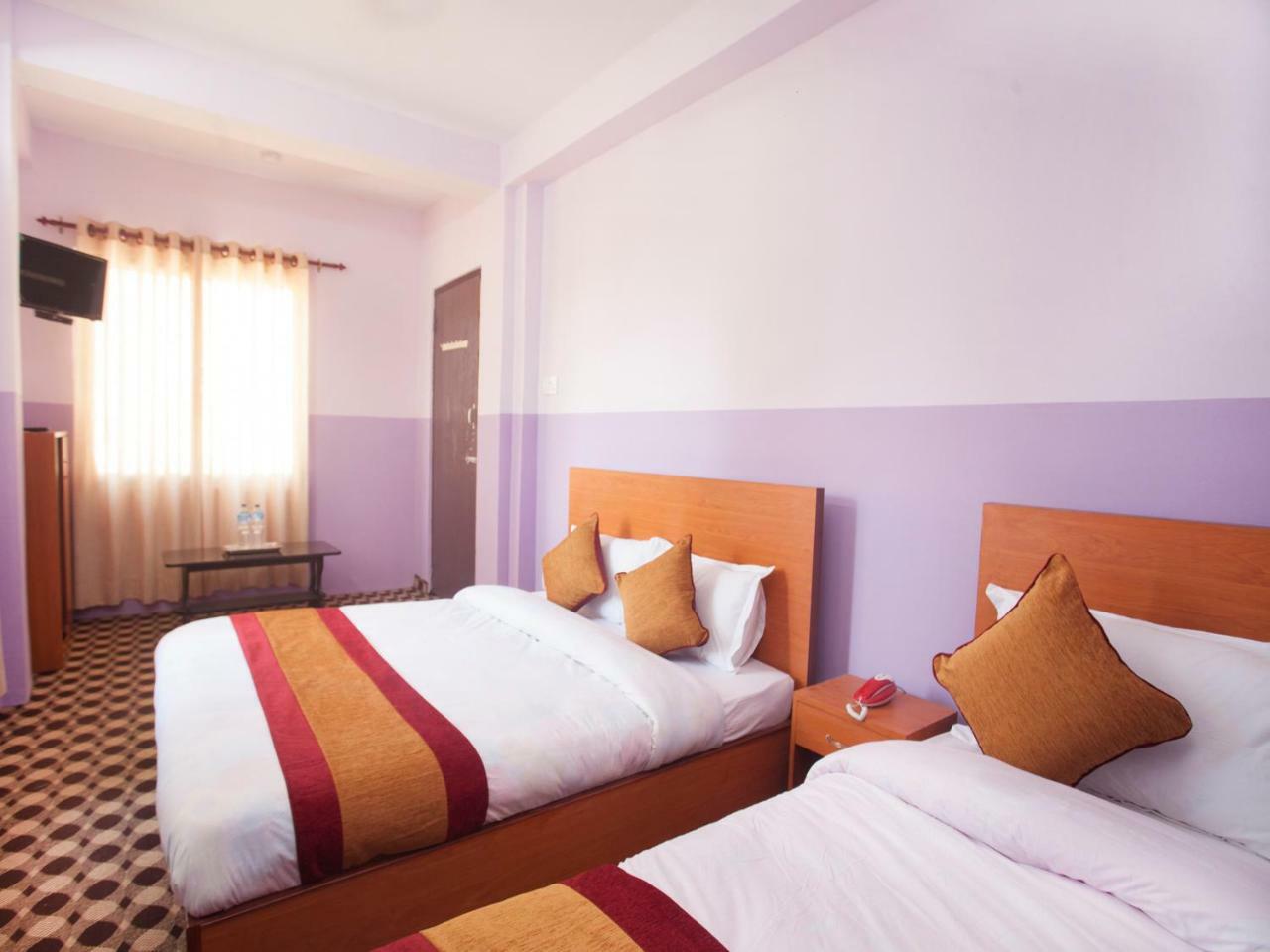 Oyo 341 Hotel Kusum Kohinoore Tokha ภายนอก รูปภาพ