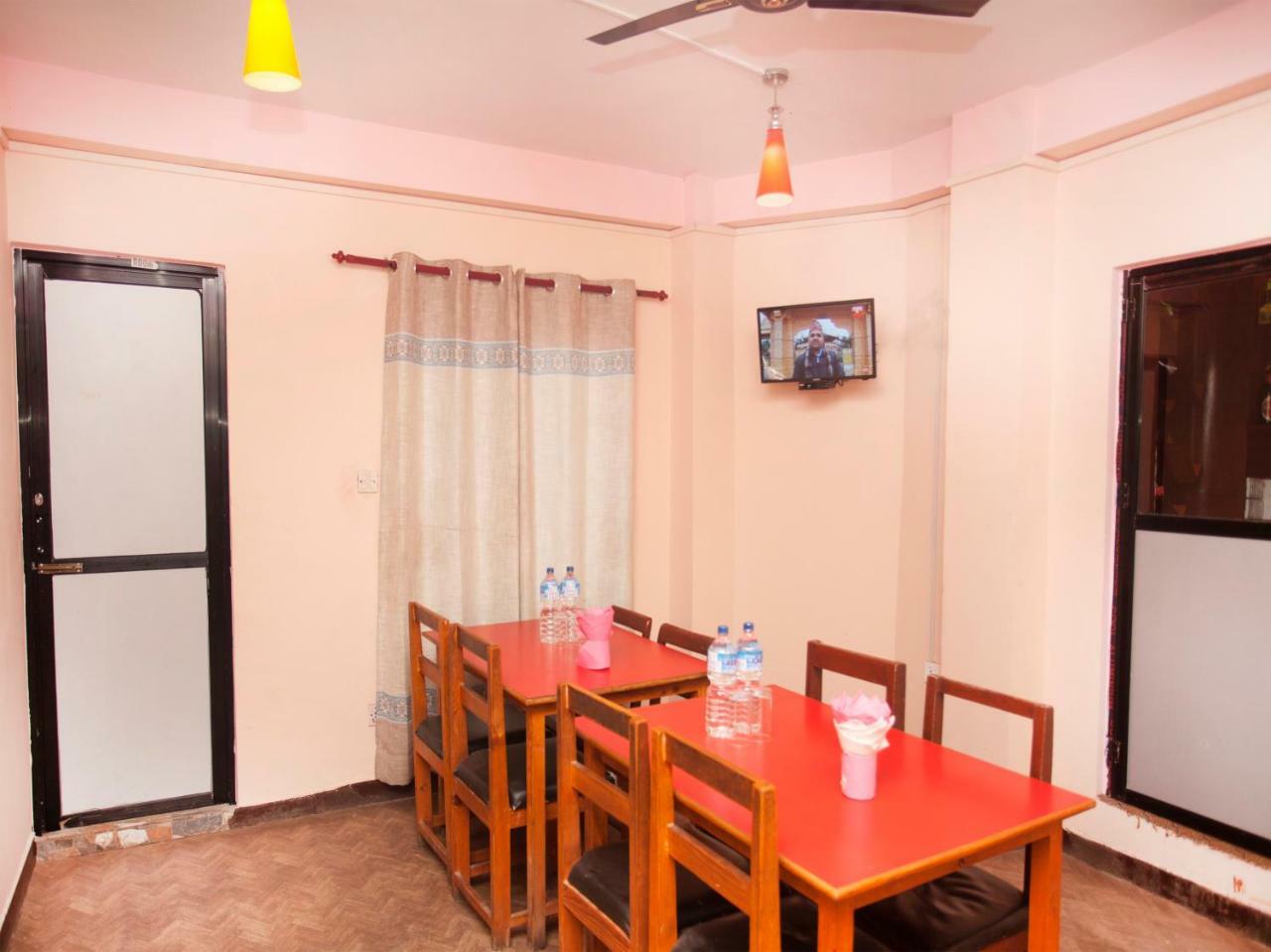 Oyo 341 Hotel Kusum Kohinoore Tokha ภายนอก รูปภาพ