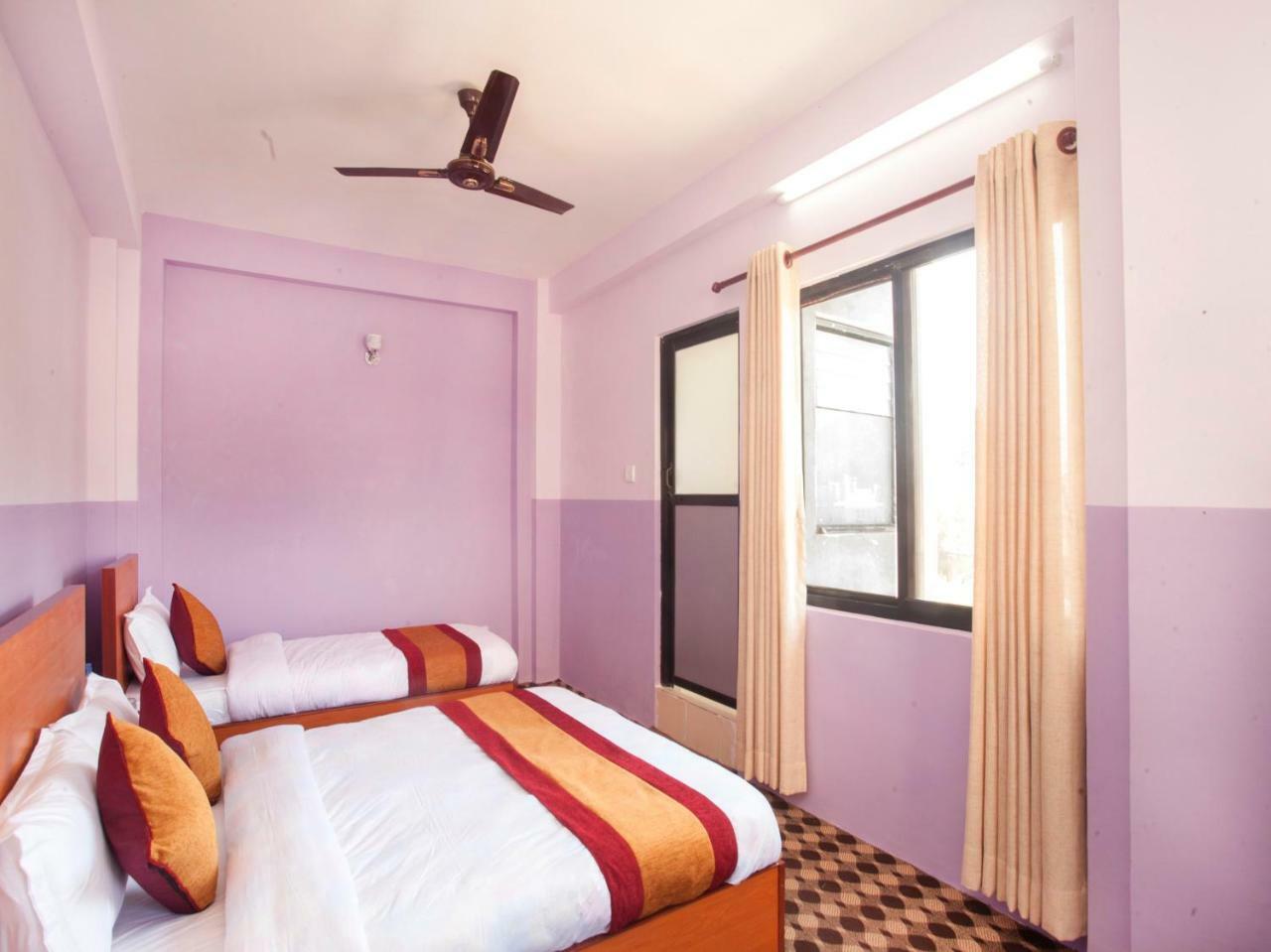 Oyo 341 Hotel Kusum Kohinoore Tokha ภายนอก รูปภาพ