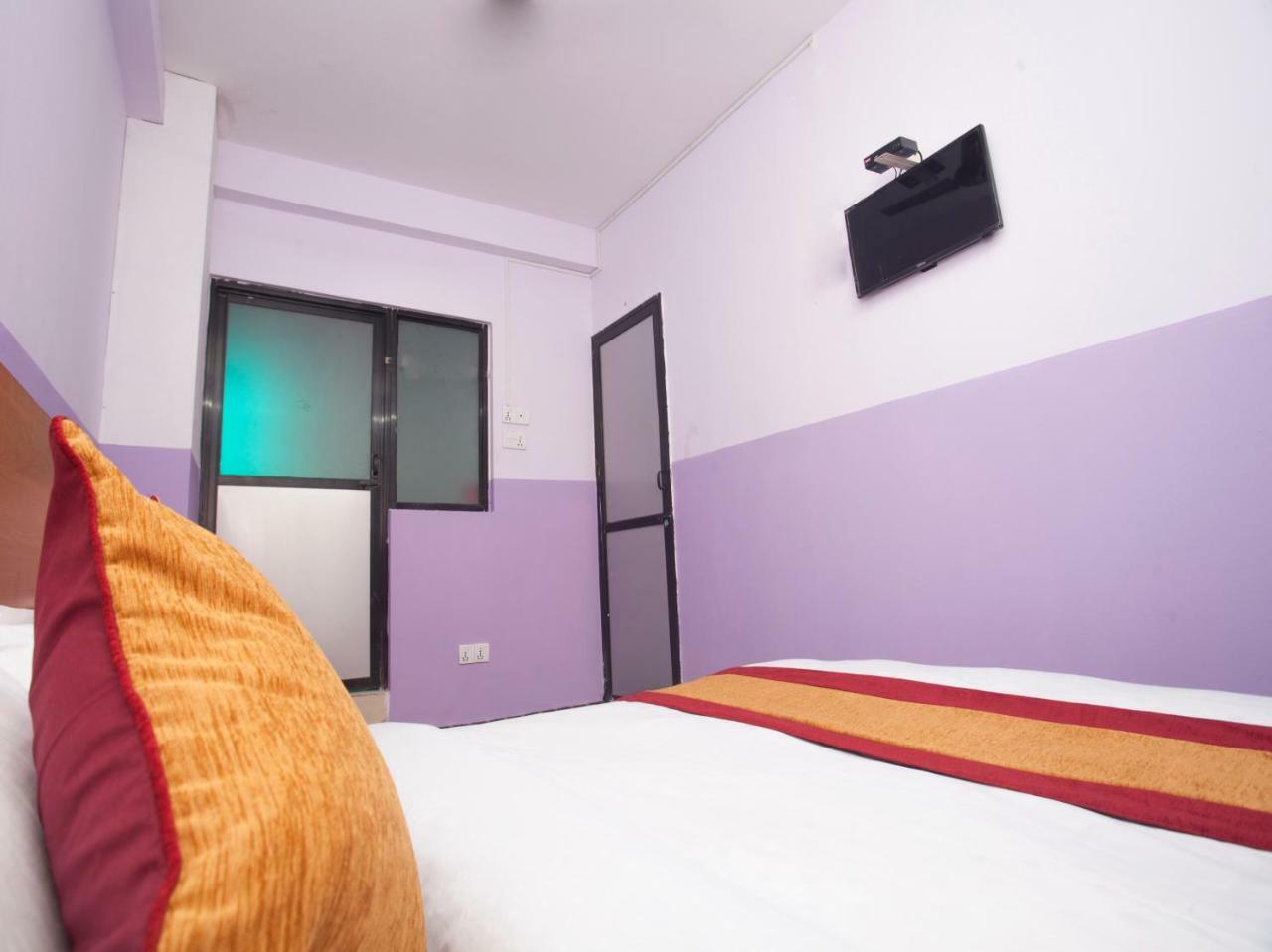 Oyo 341 Hotel Kusum Kohinoore Tokha ภายนอก รูปภาพ