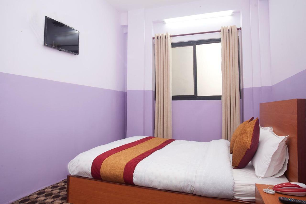 Oyo 341 Hotel Kusum Kohinoore Tokha ภายนอก รูปภาพ