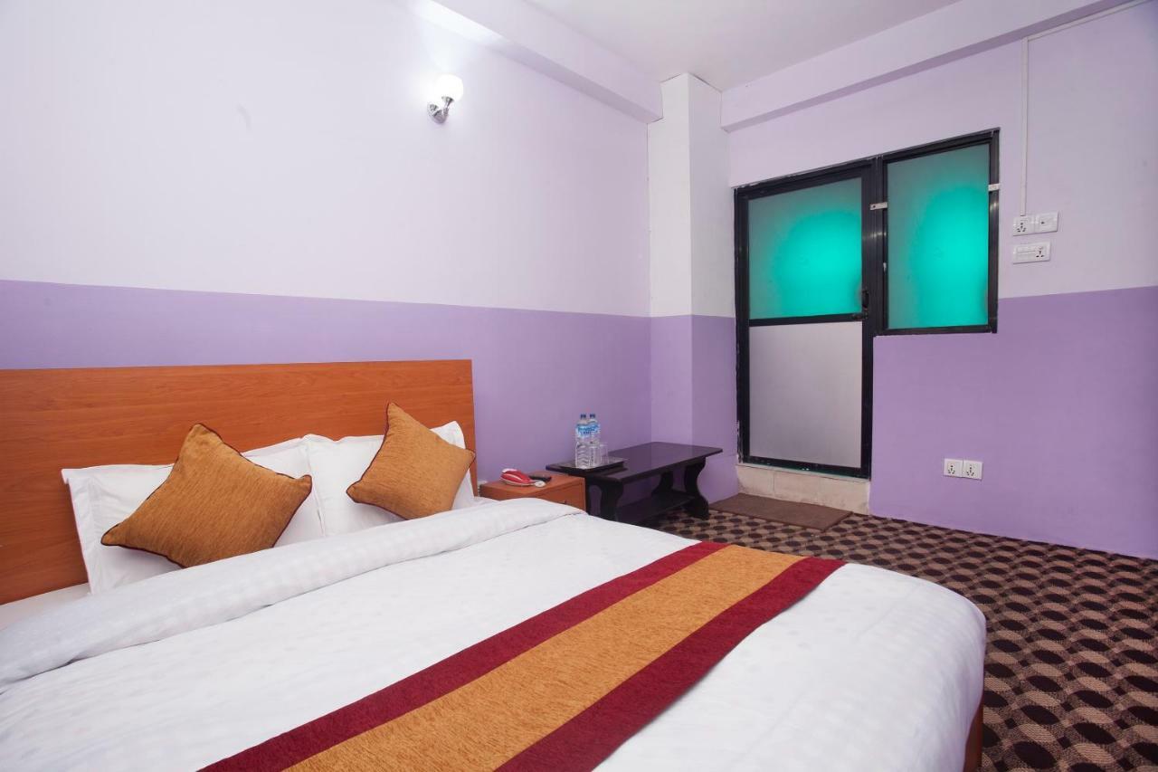 Oyo 341 Hotel Kusum Kohinoore Tokha ภายนอก รูปภาพ